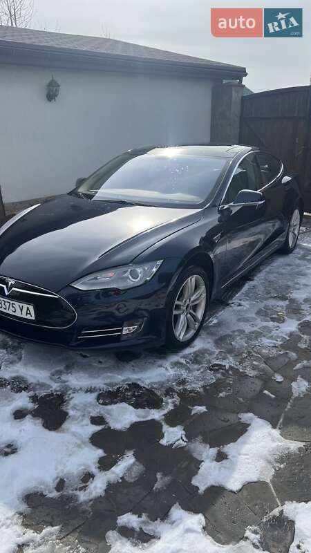 Tesla Model S 2014