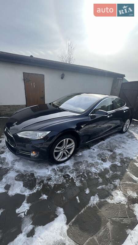 Tesla Model S 2014