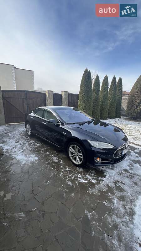 Tesla Model S 2014