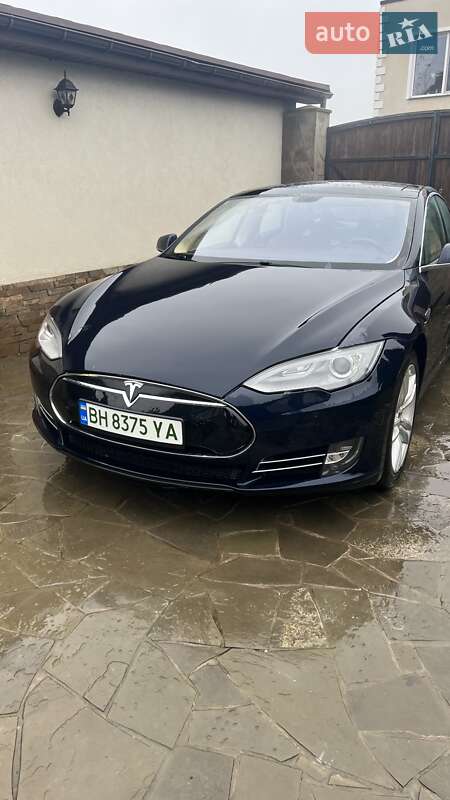 Tesla Model S 2014