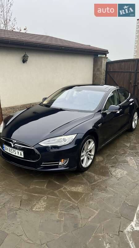 Tesla Model S 2014