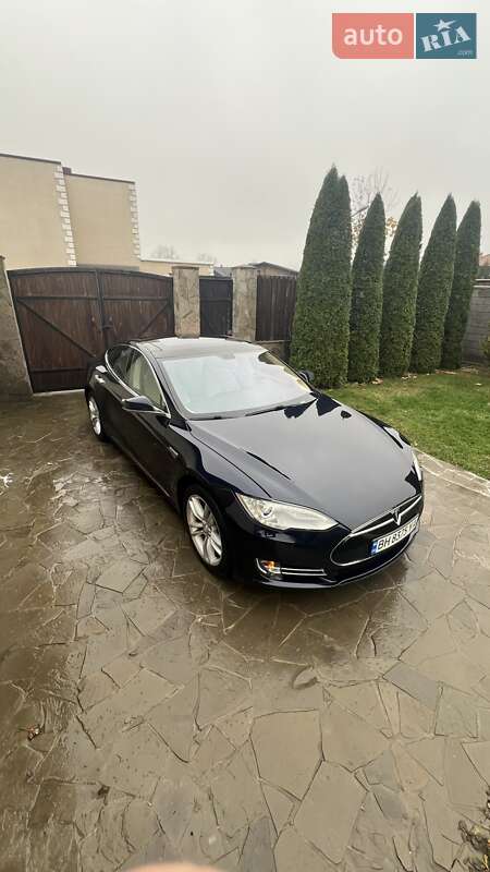 Tesla Model S 2014