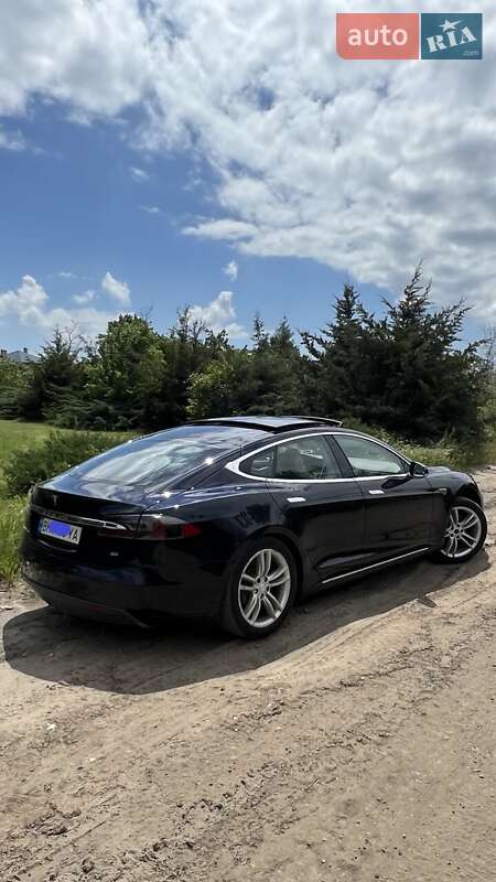 Tesla Model S 2014