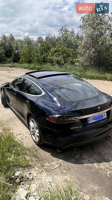 Tesla Model S 2014