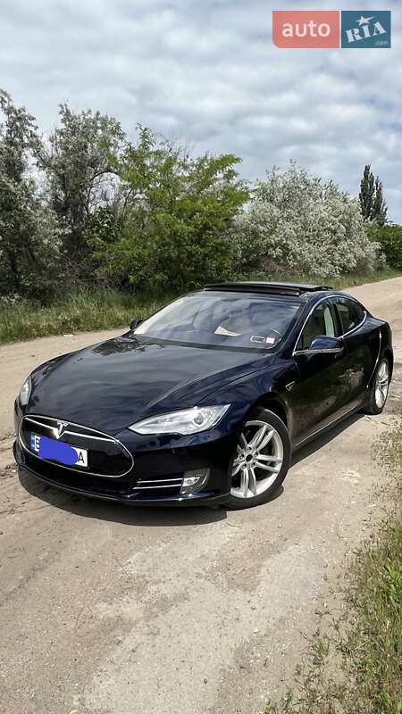 Tesla Model S 2014