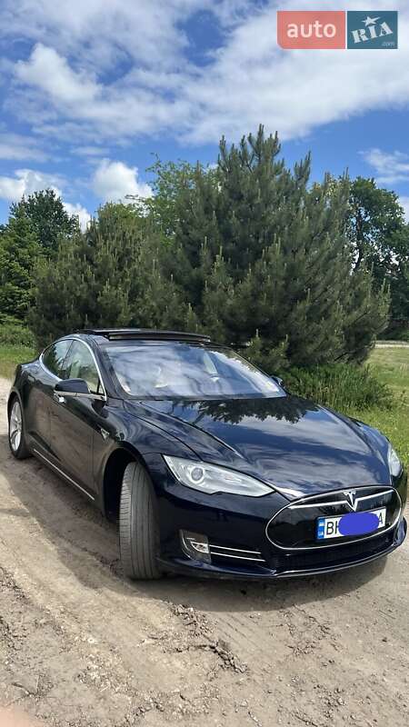 Tesla Model S 2014