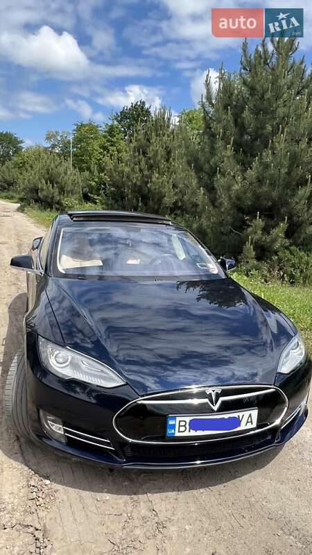 Tesla Model S 2014