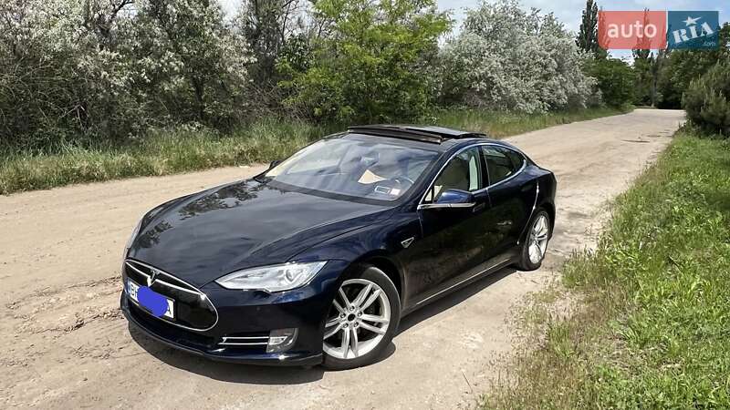 Tesla Model S 2014