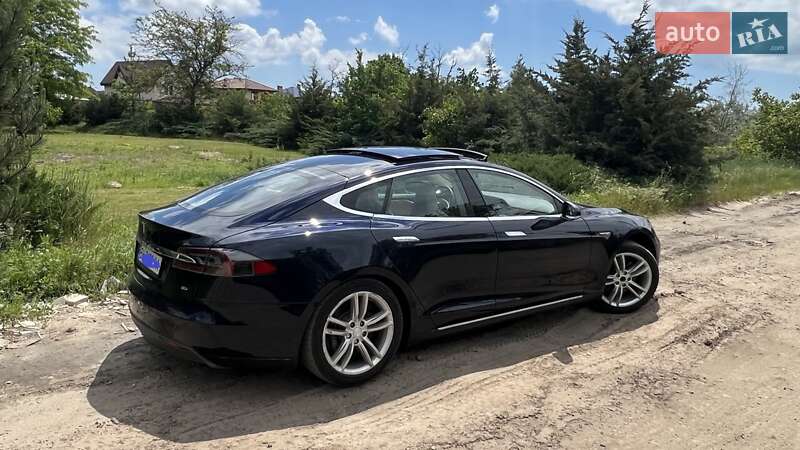 Tesla Model S 2014