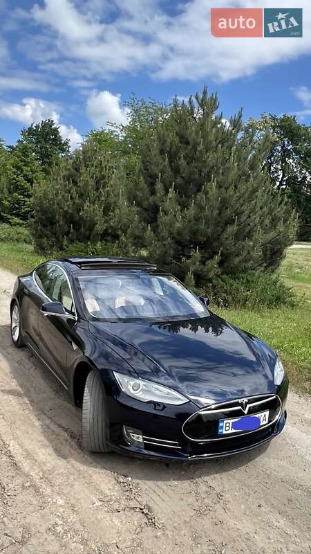 Tesla Model S 2014