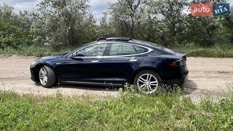 Tesla Model S 2014