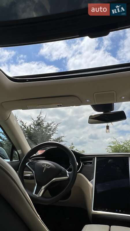 Tesla Model S 2014