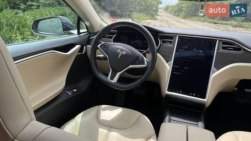 Tesla Model S 2014