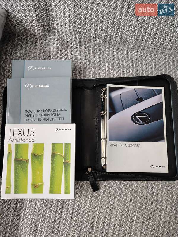 Lexus-16