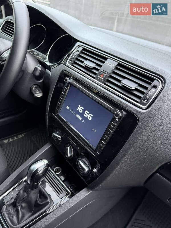 Volkswagen Jetta 2015