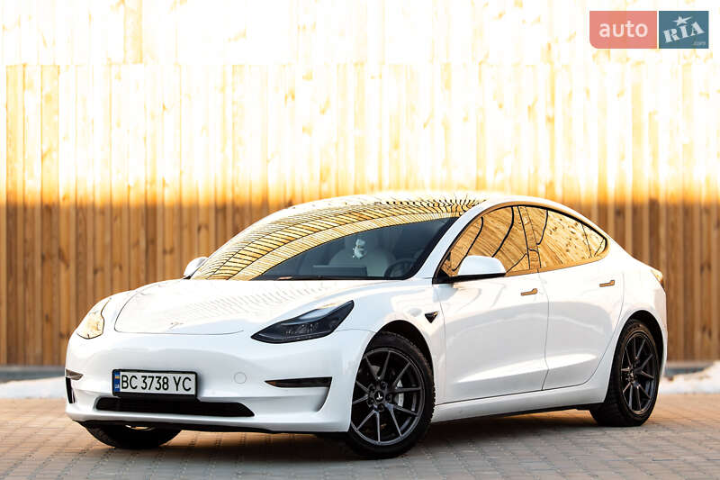 Tesla Model 3 2022