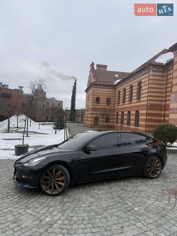Tesla-4