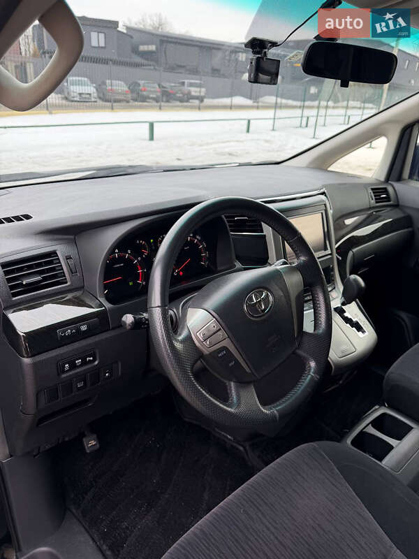 Toyota Vellfire 2013