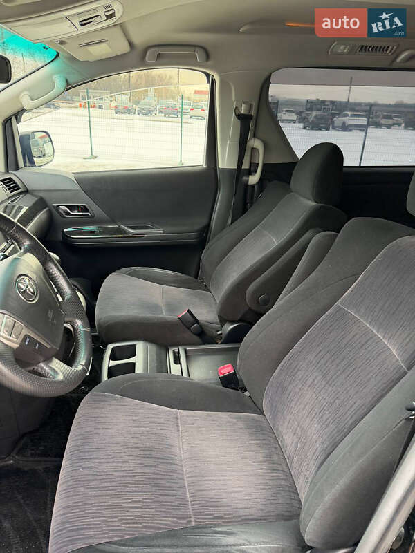 Toyota Vellfire 2013