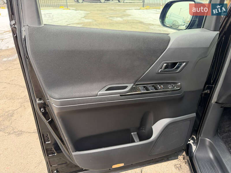 Toyota Vellfire 2013