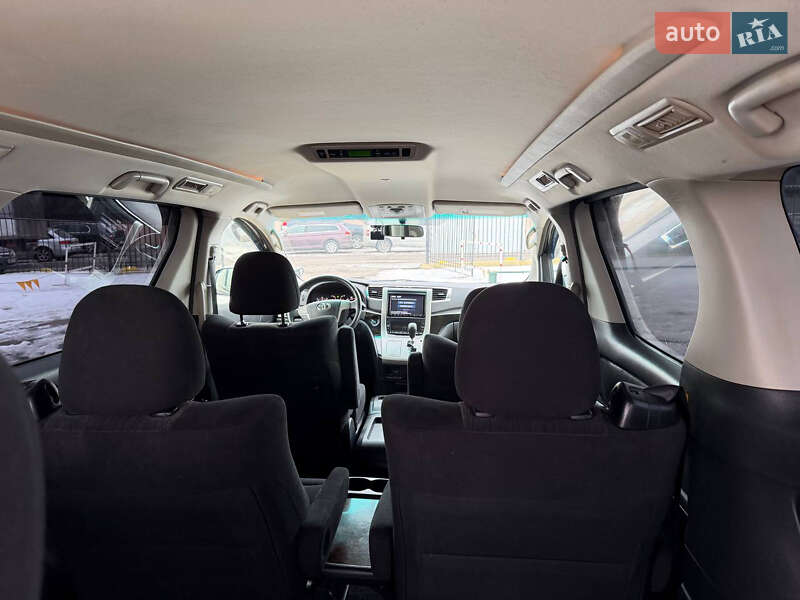 Toyota Vellfire 2013