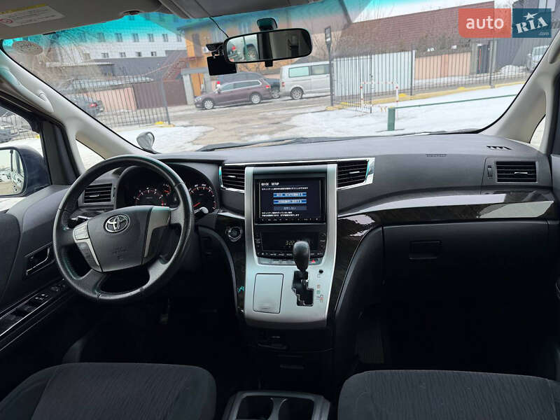 Toyota Vellfire 2013