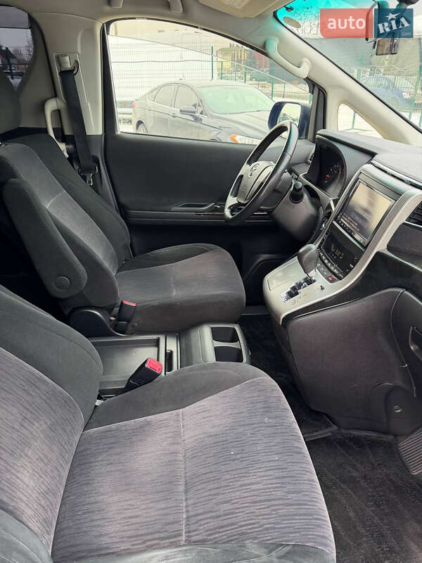 Toyota Vellfire 2013