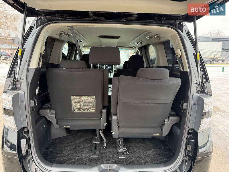 Toyota Vellfire 2013