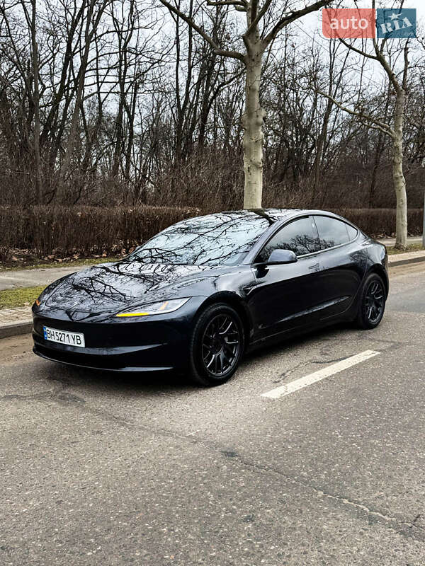 Tesla Model 3 2024