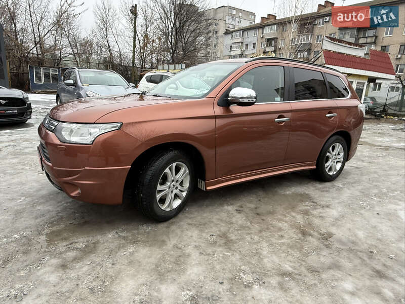 Mitsubishi Outlander 2013