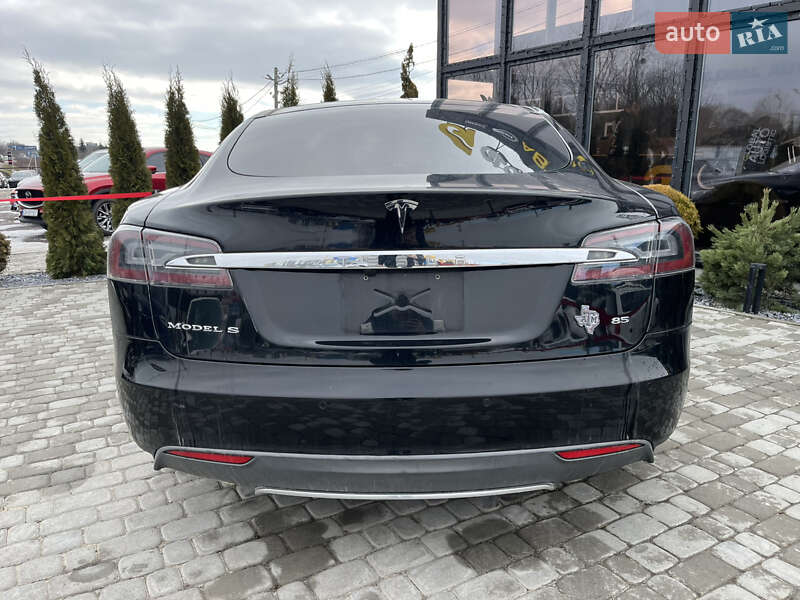 Tesla Model S 2014