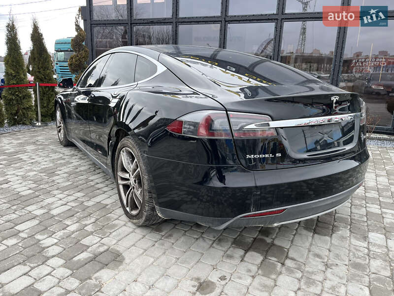 Tesla Model S 2014