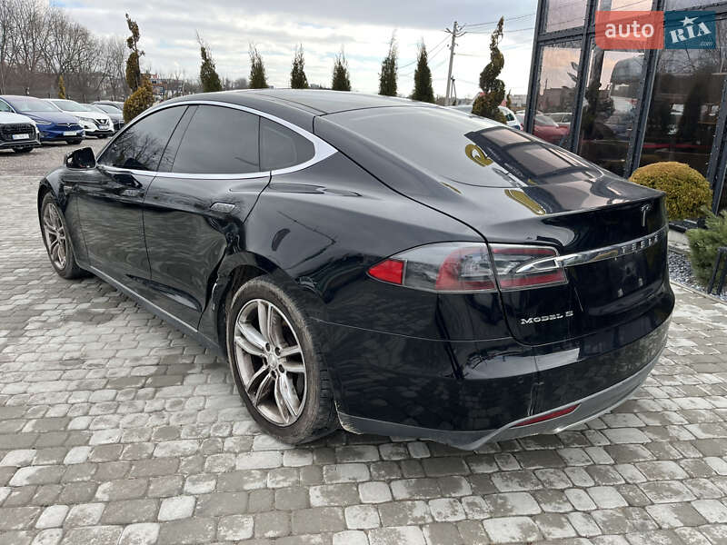 Tesla Model S 2014