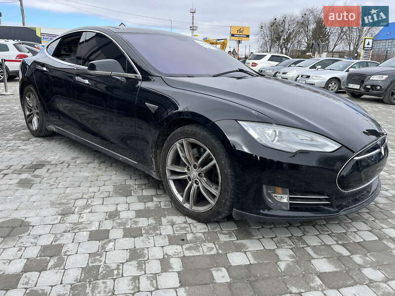 Tesla Model S 2014