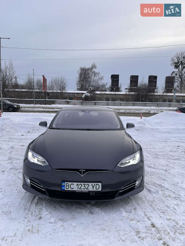 Tesla Model S 2016