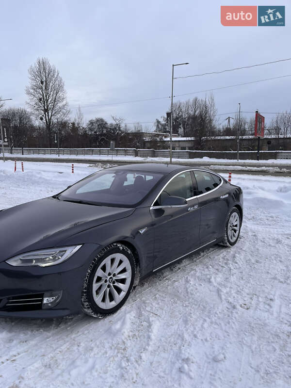 Tesla Model S 2016