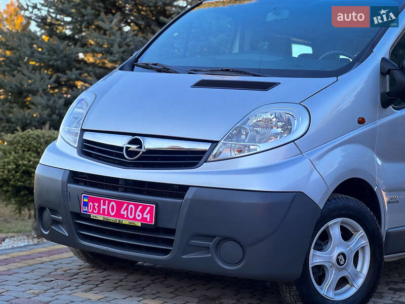 Opel Vivaro 2011