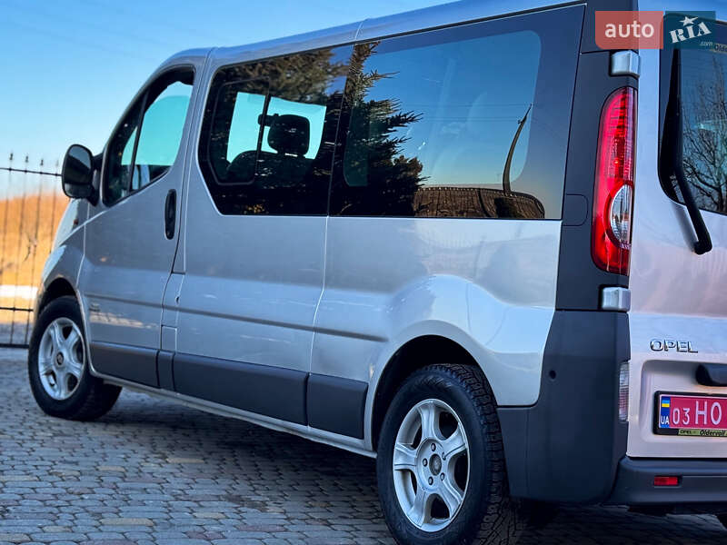 Opel Vivaro 2011