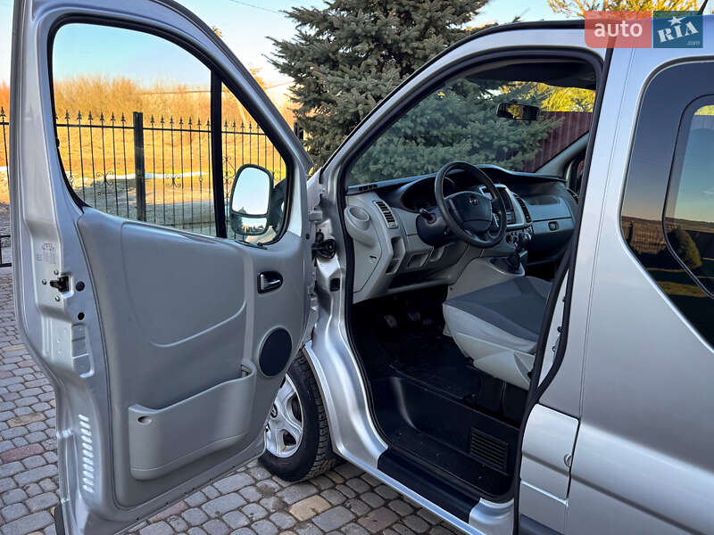 Opel Vivaro 2011