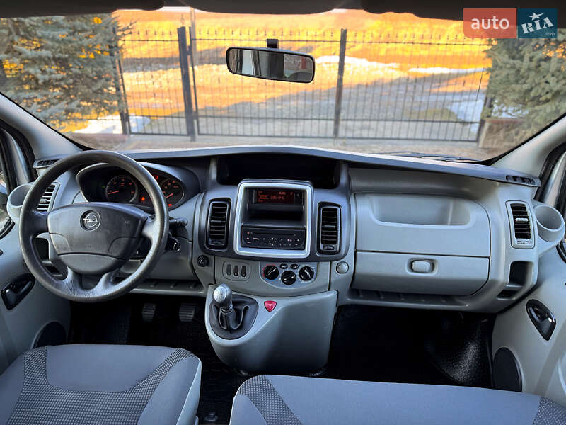 Opel Vivaro 2011