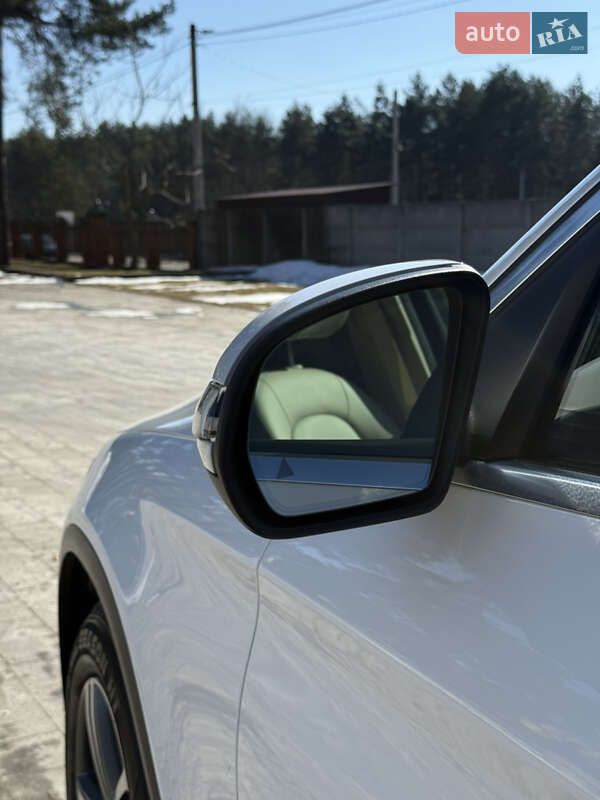 Mercedes-Benz GLC-Class 2020