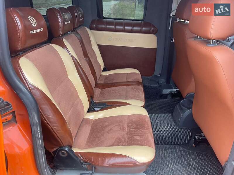 Volkswagen Caddy 2011