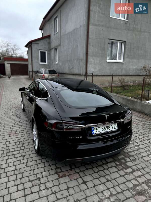 Tesla Model S 2015