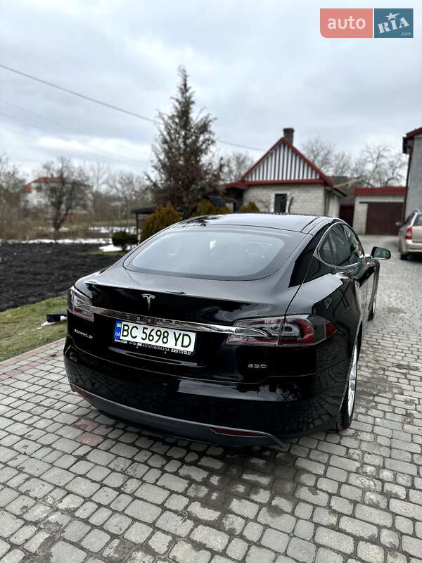 Tesla Model S 2015