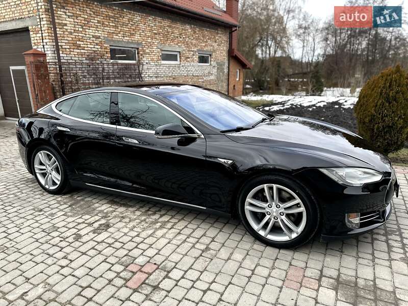 Tesla Model S 2015