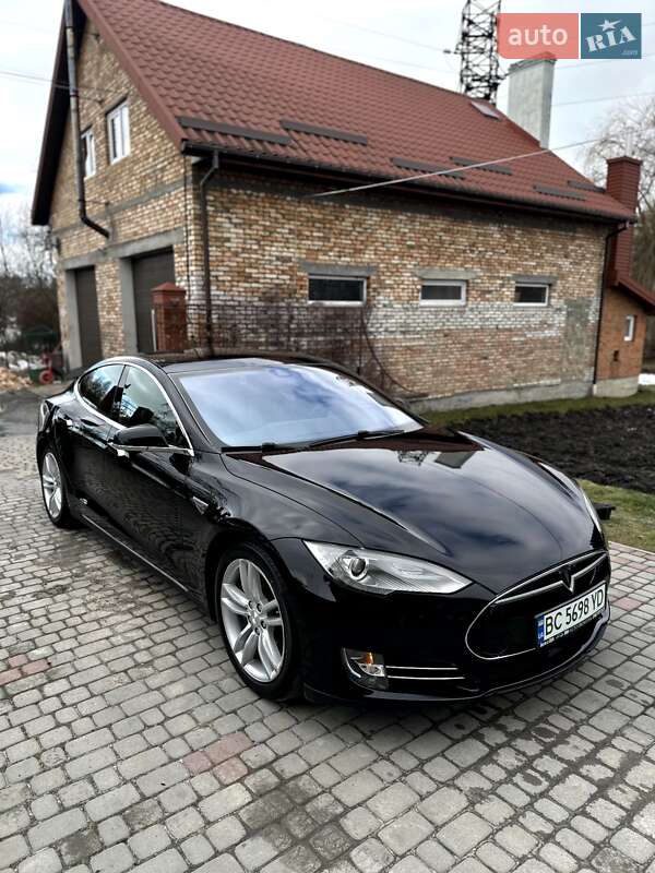 Tesla Model S 2015