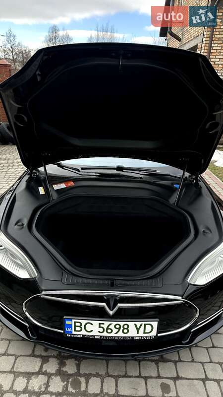 Tesla Model S 2015