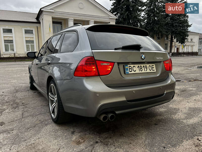 BMW 3 Series 2011