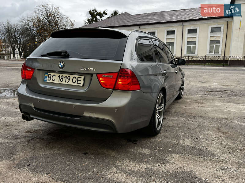 BMW 3 Series 2011