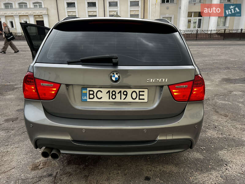 BMW 3 Series 2011